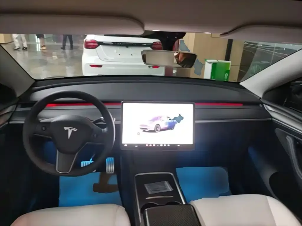 Tesla Model Y — фото 7