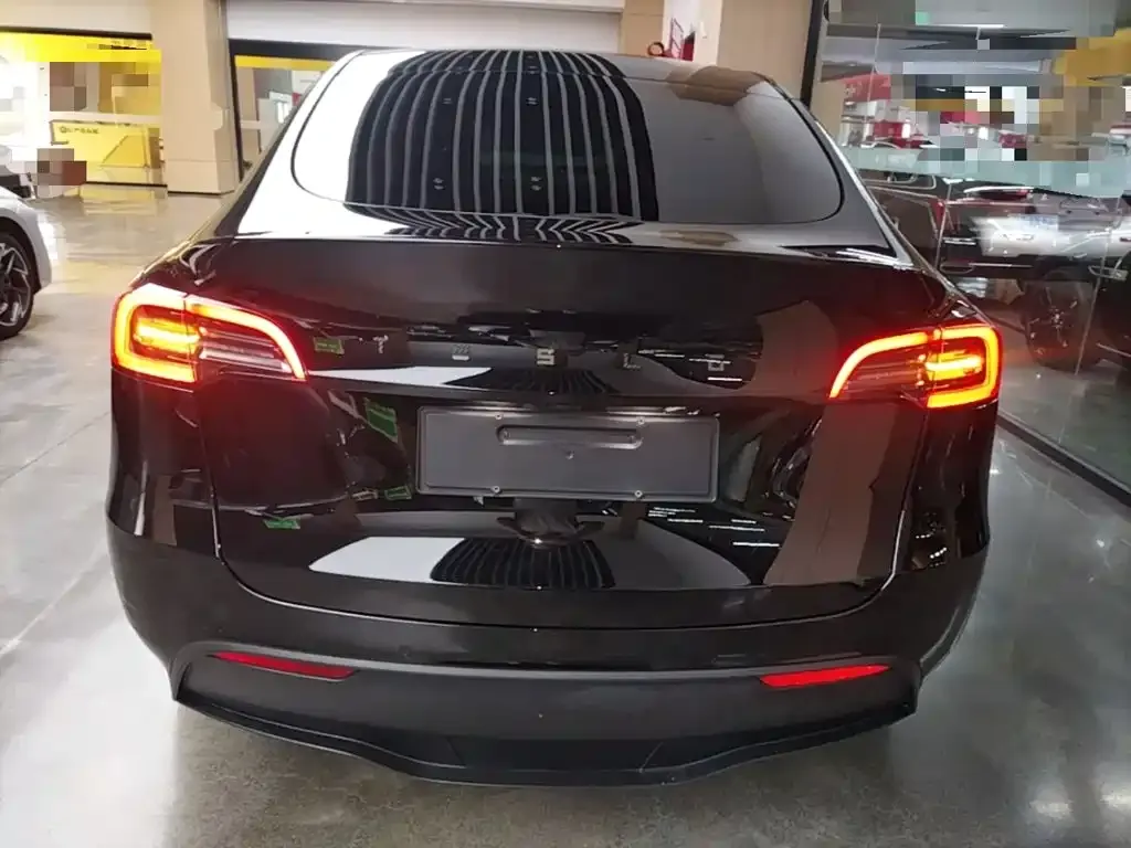 Tesla Model Y — фото 5