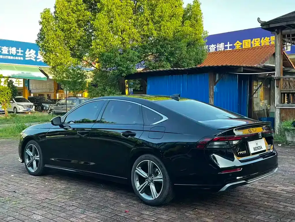 Honda Accord — фото 9