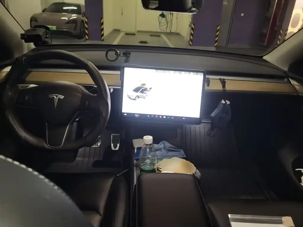 Tesla Model Y — фото 4
