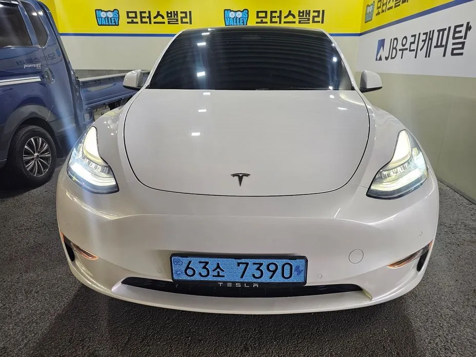 Tesla Model Y — фото 1
