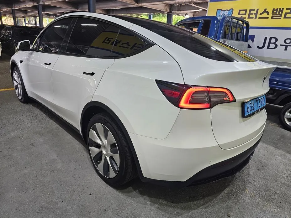 Tesla Model Y — фото 6