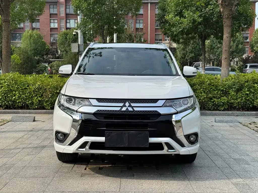 Mitsubishi Outlander — фото 9