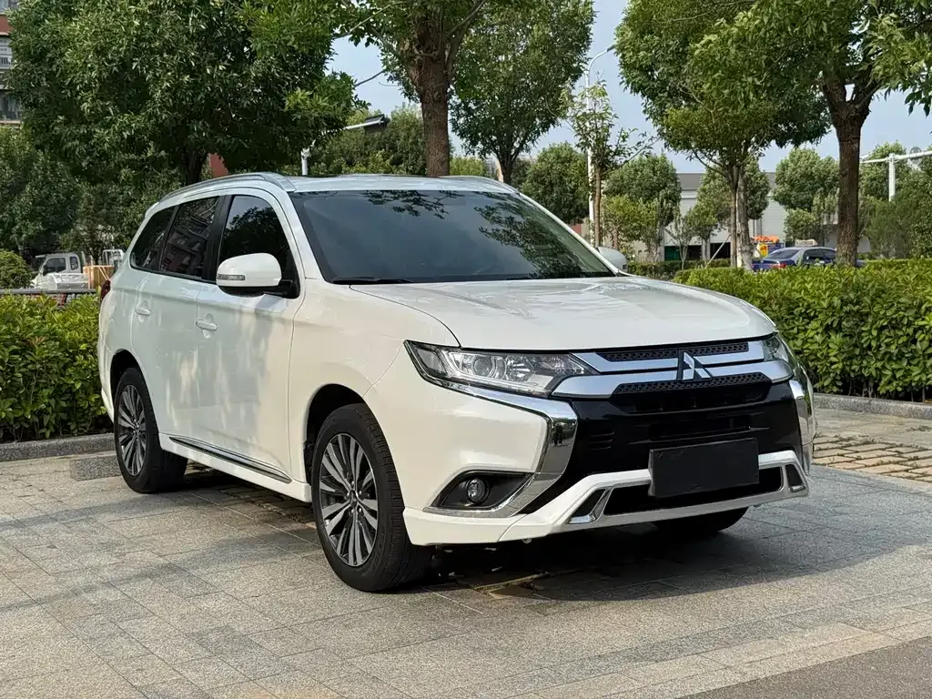 Mitsubishi Outlander — фото 3