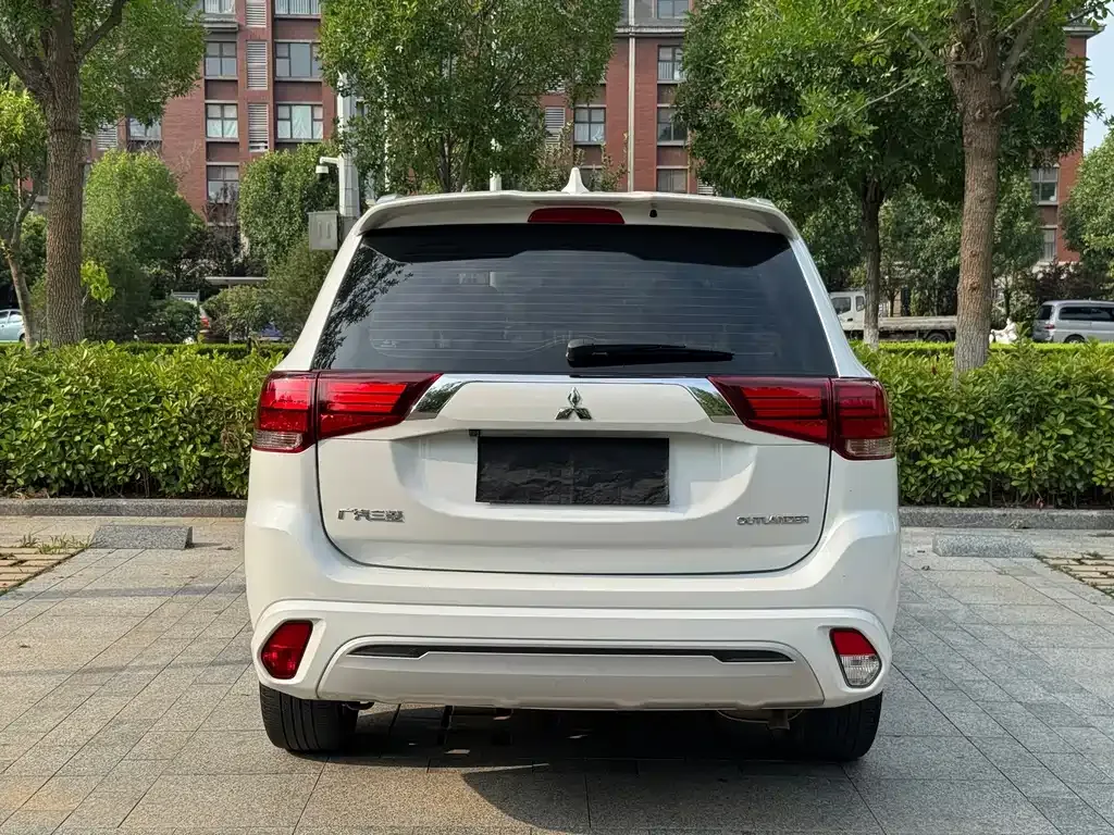 Mitsubishi Outlander — фото 4