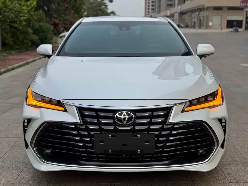 Toyota Avalon — фото 1
