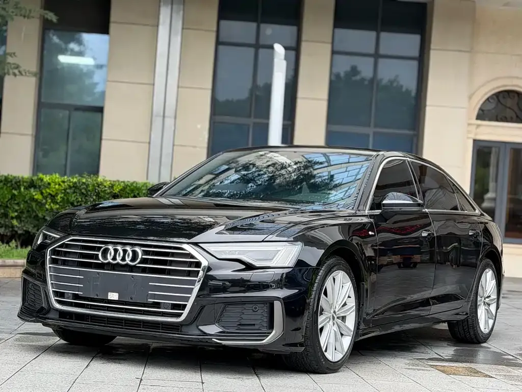 Audi A6L — фото 1
