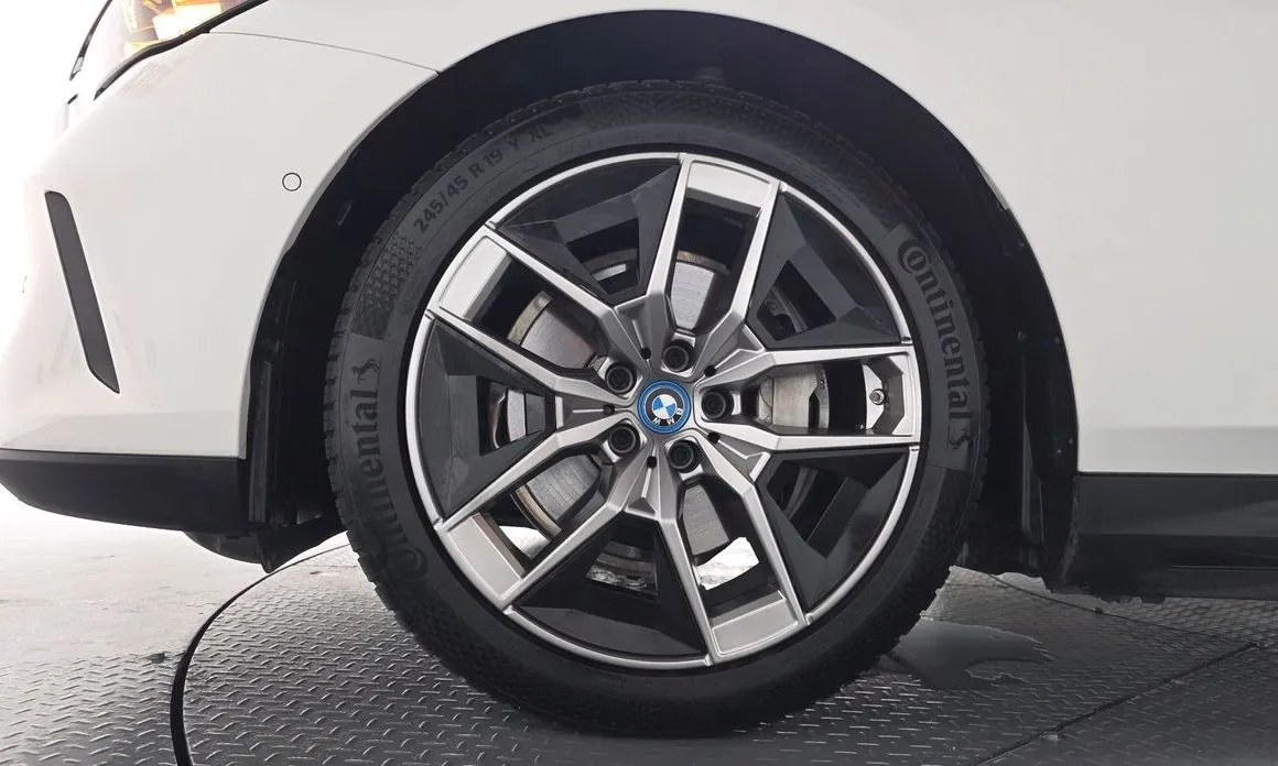 BMW i5 — фото 9