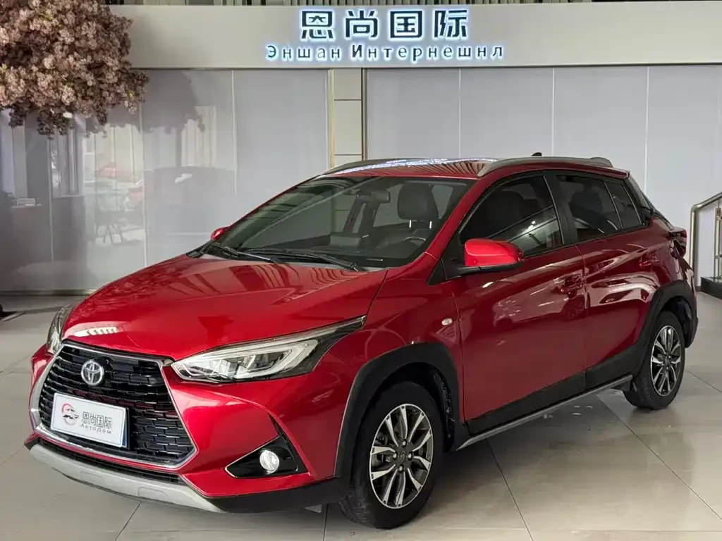 Toyota Yaris L — фото 1