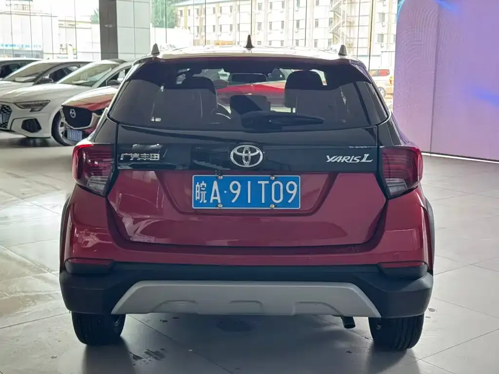Toyota Yaris L — фото 7