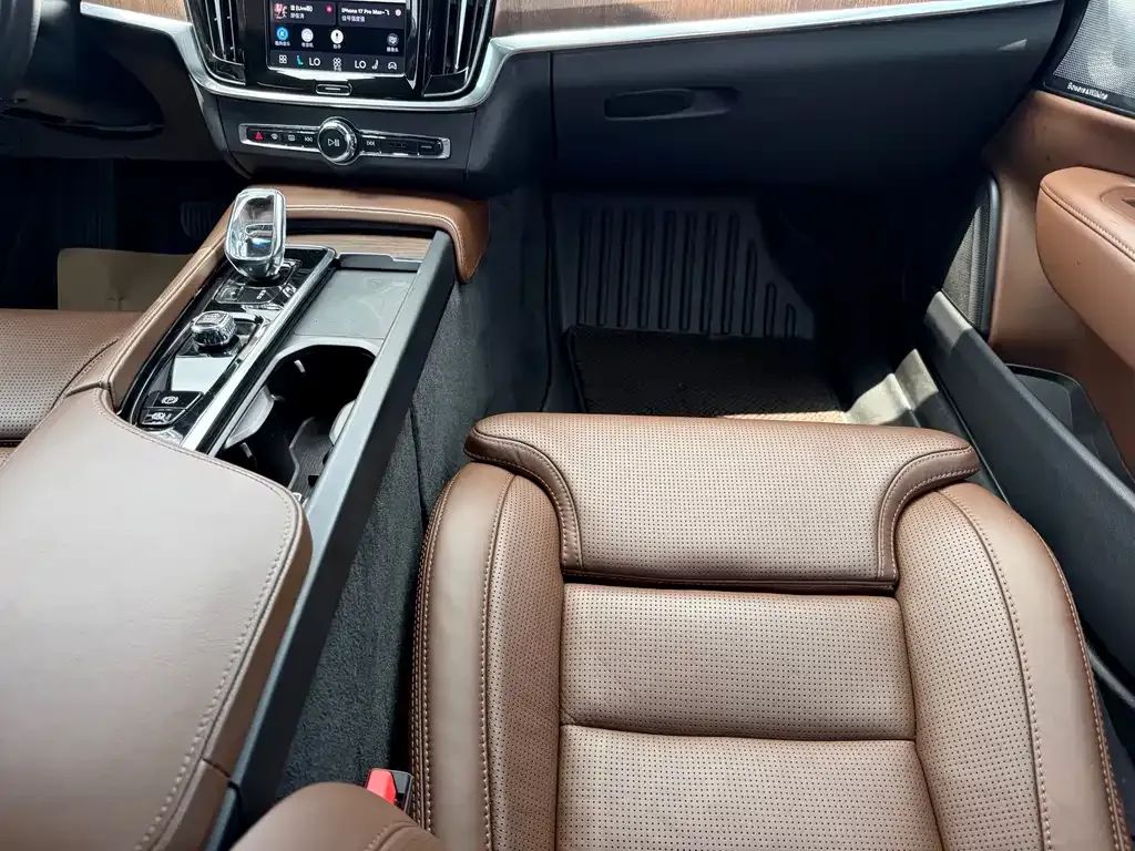 Volvo S90 — фото 10