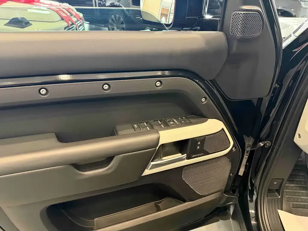 Land Rover Defender — фото 2