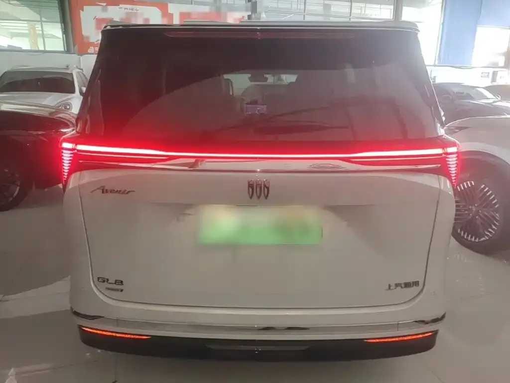 Buick GL8 Hybrid — фото 2