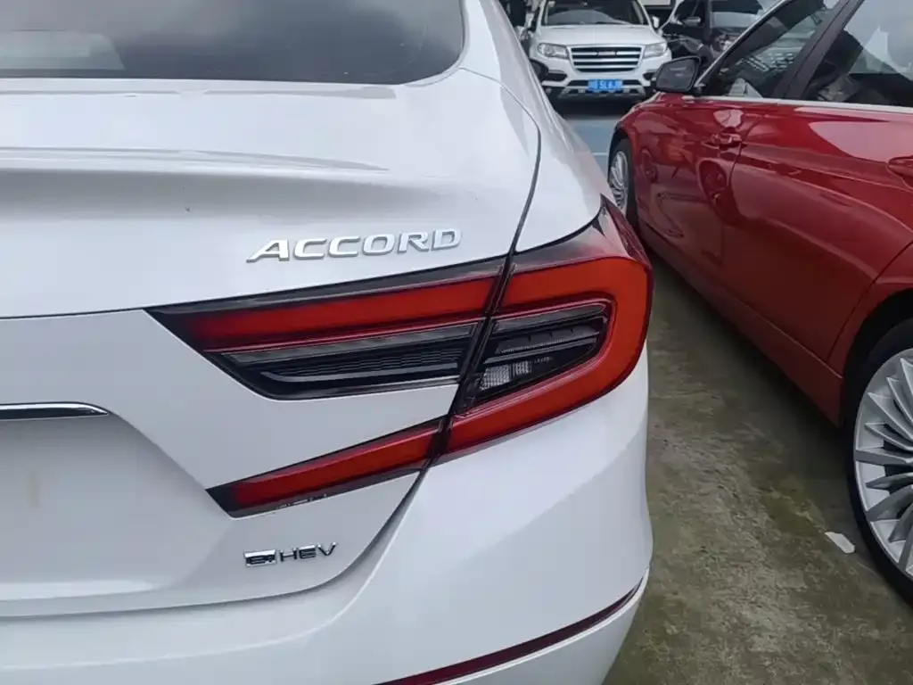 Honda Accord — фото 10