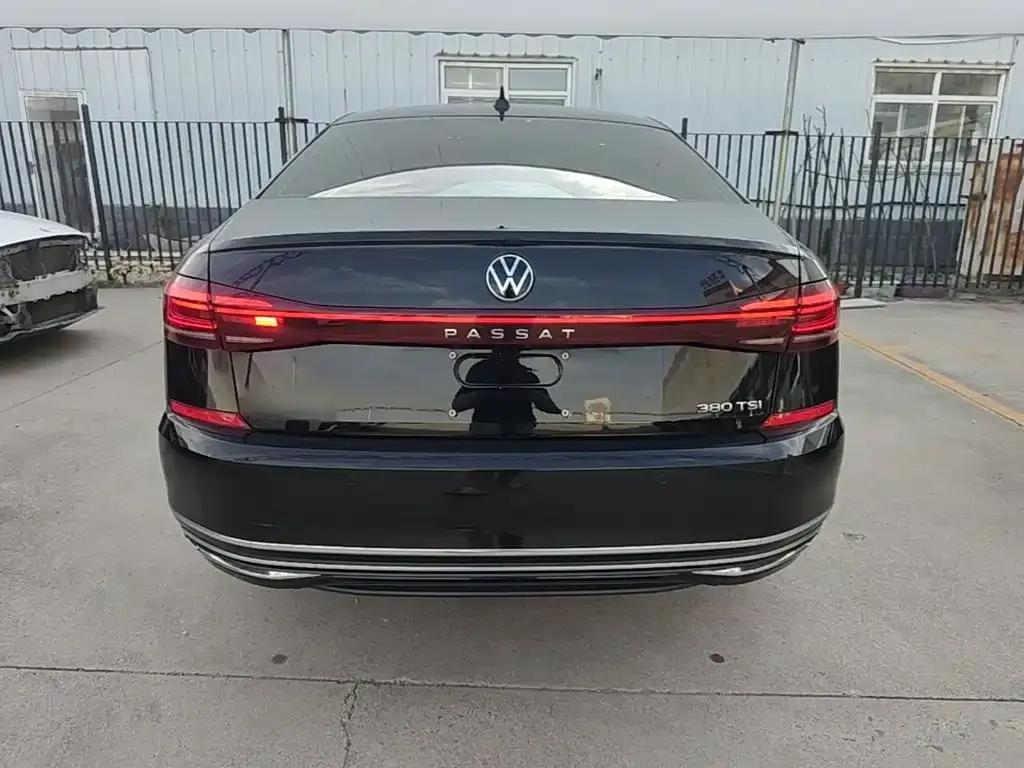 Volkswagen Passat — фото 8
