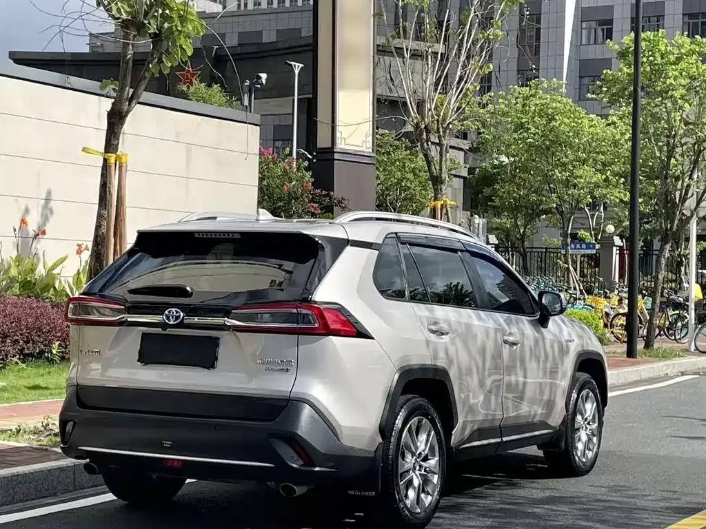 Toyota Wildlander — фото 10