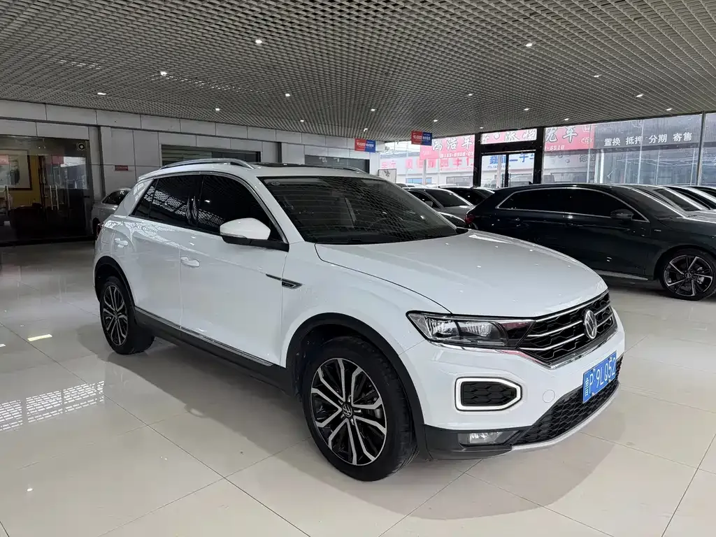Volkswagen T-Roc — фото 10
