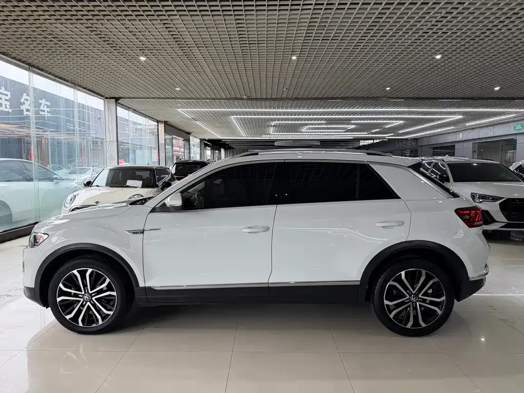 Volkswagen T-Roc — фото 9