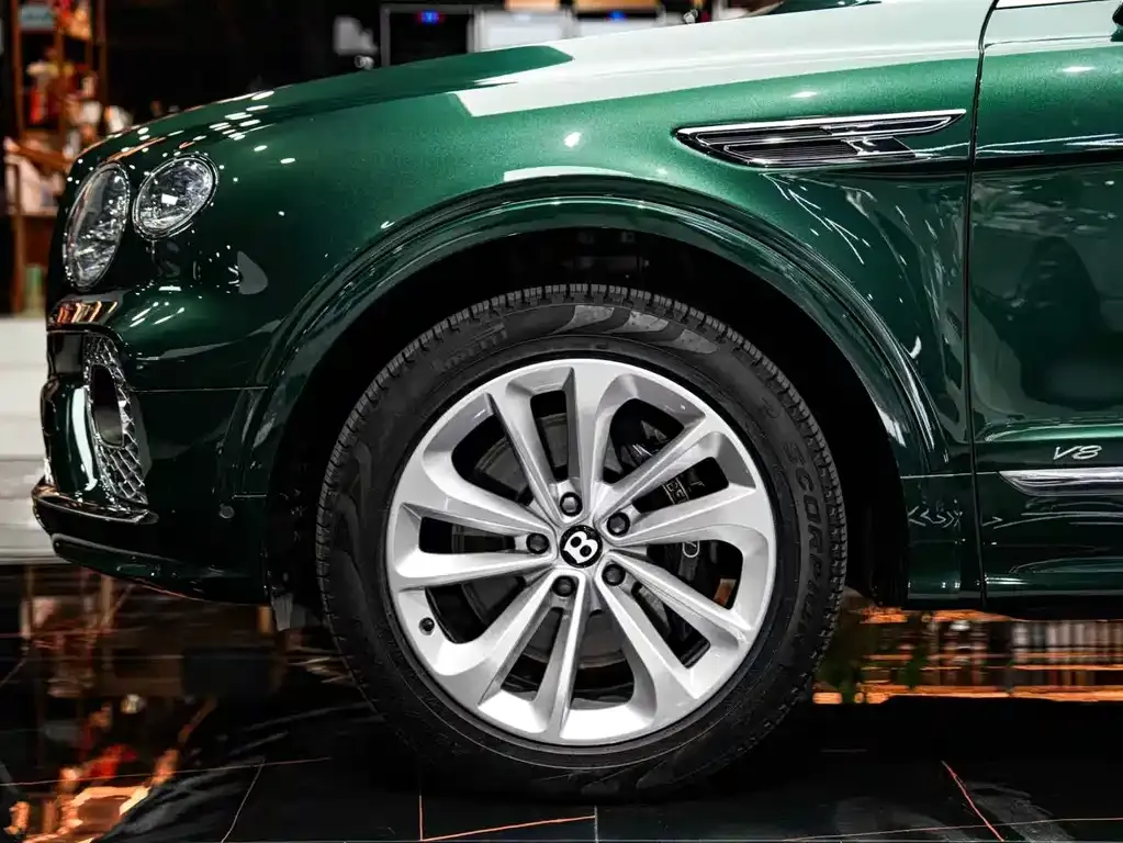 Bentley Bentayga — фото 10