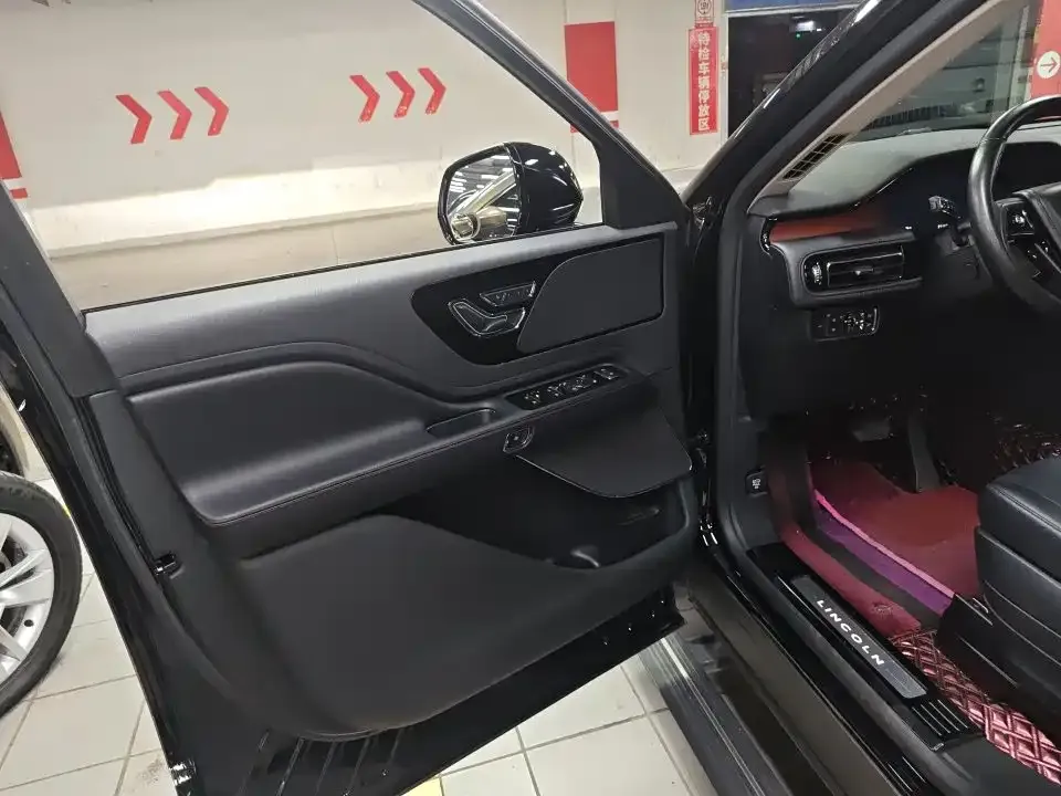 Lincoln Aviator — фото 10