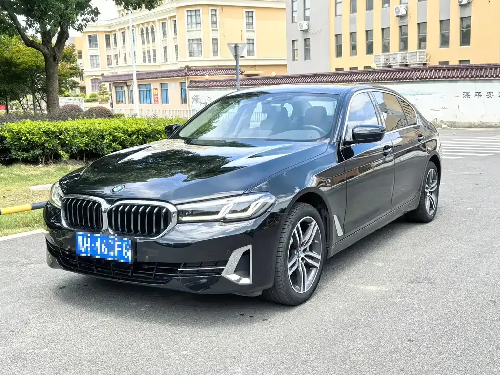 BMW 5 Series — фото 1