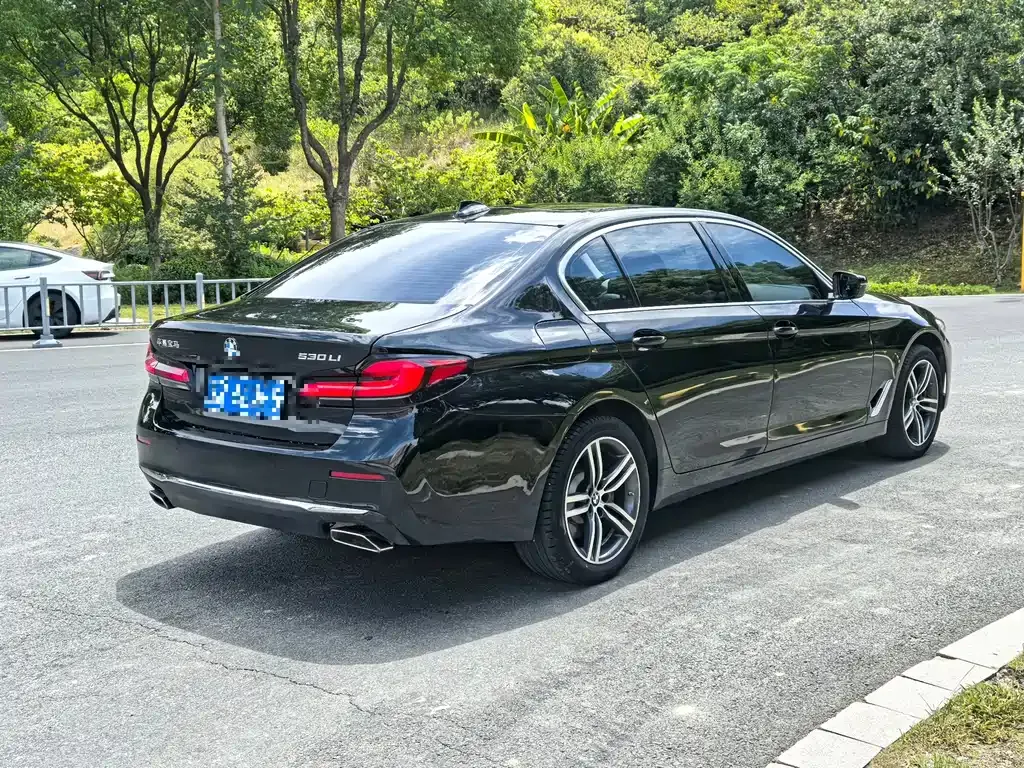 BMW 5 Series — фото 10