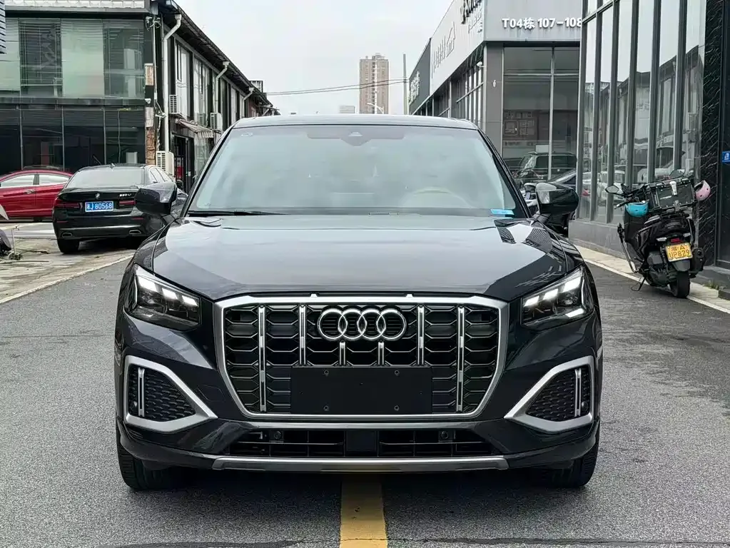 Audi Q2L — фото 6