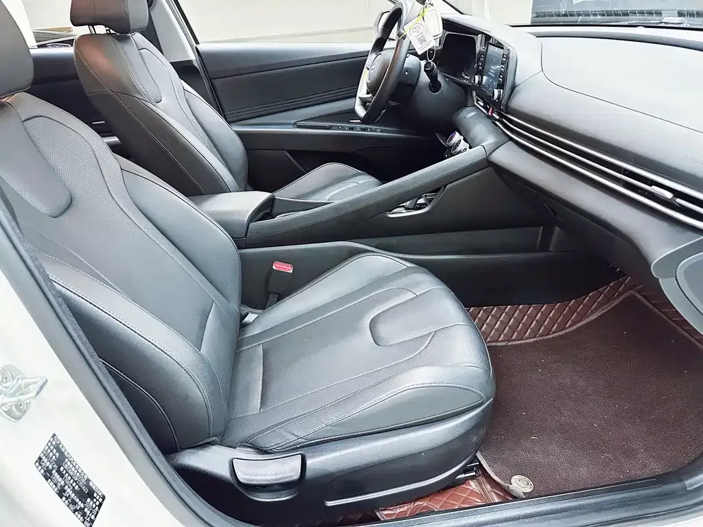 Hyundai Elantra — фото 2