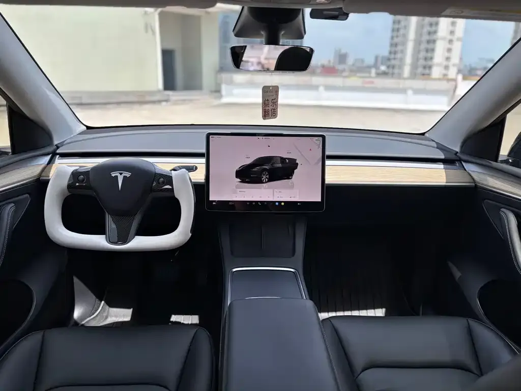 Tesla Model Y — фото 3