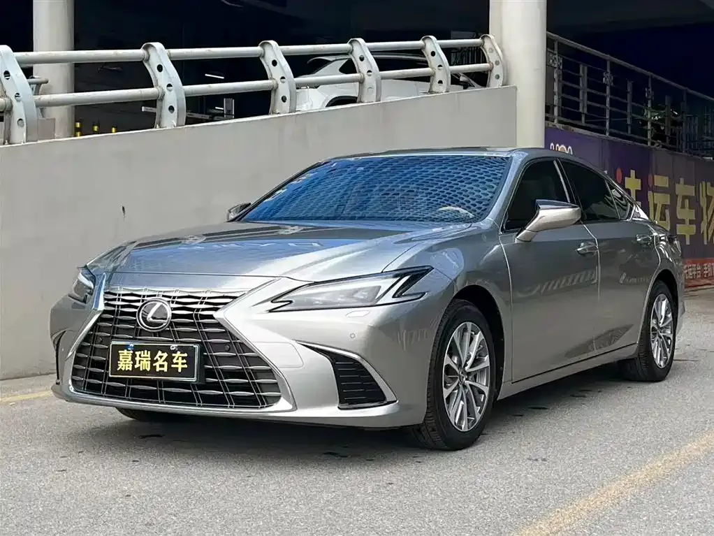 Lexus ES — фото 1
