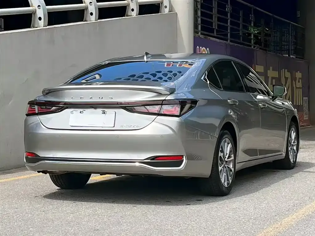 Lexus ES — фото 4