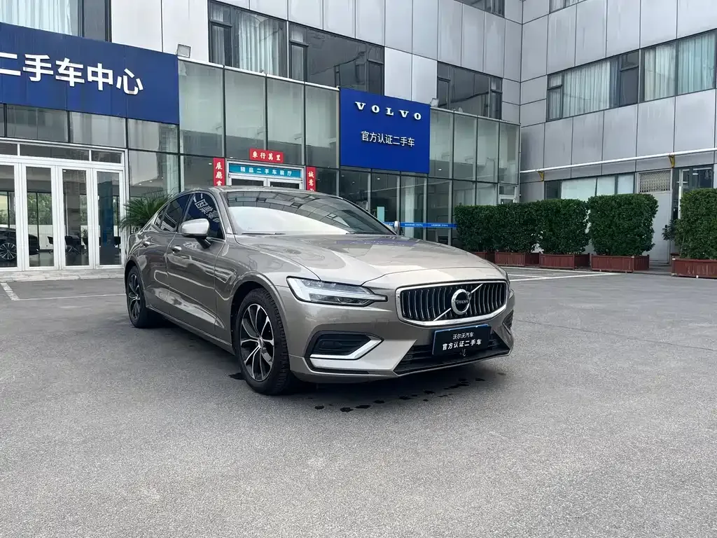 Volvo S60 — фото 10