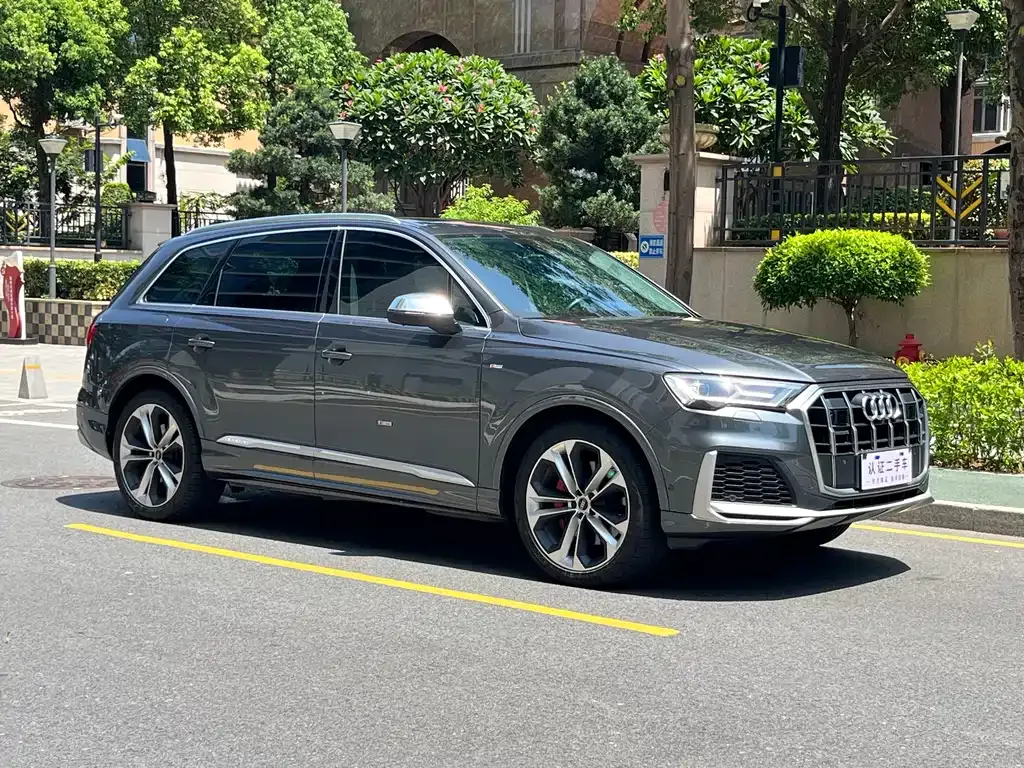Audi Q7 — фото 10