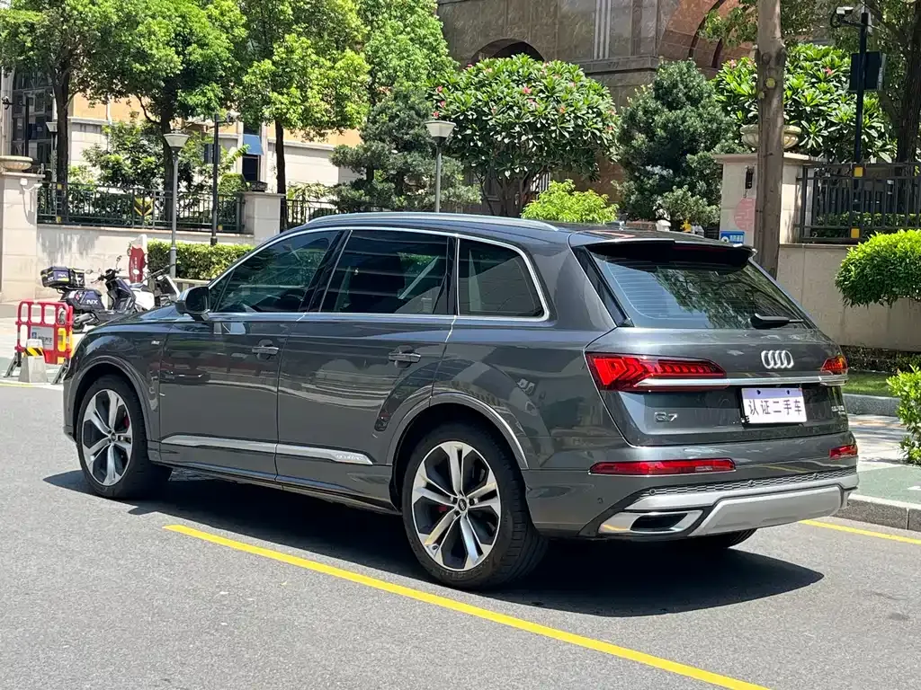 Audi Q7 — фото 2