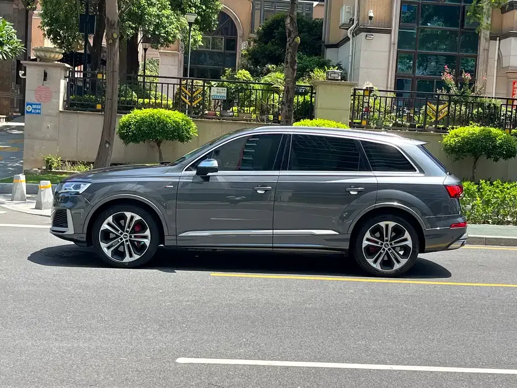 Audi Q7 — фото 7