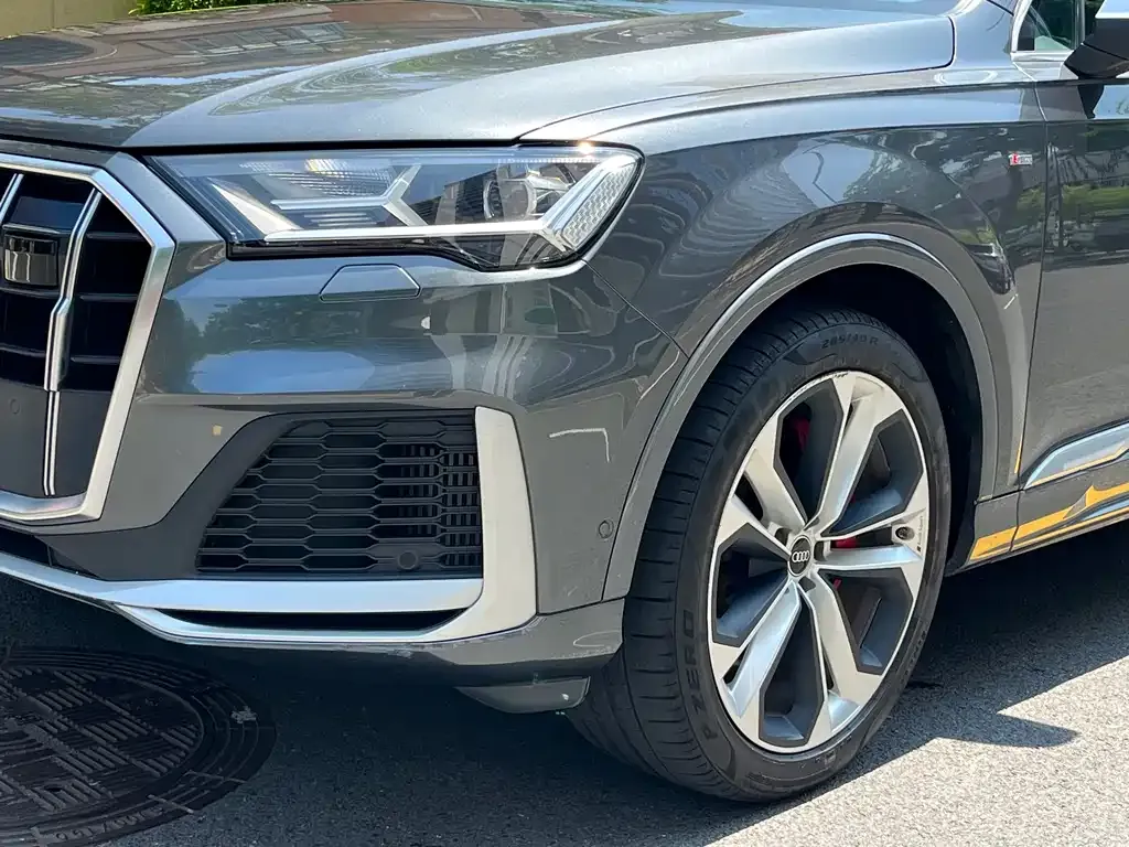 Audi Q7 — фото 8