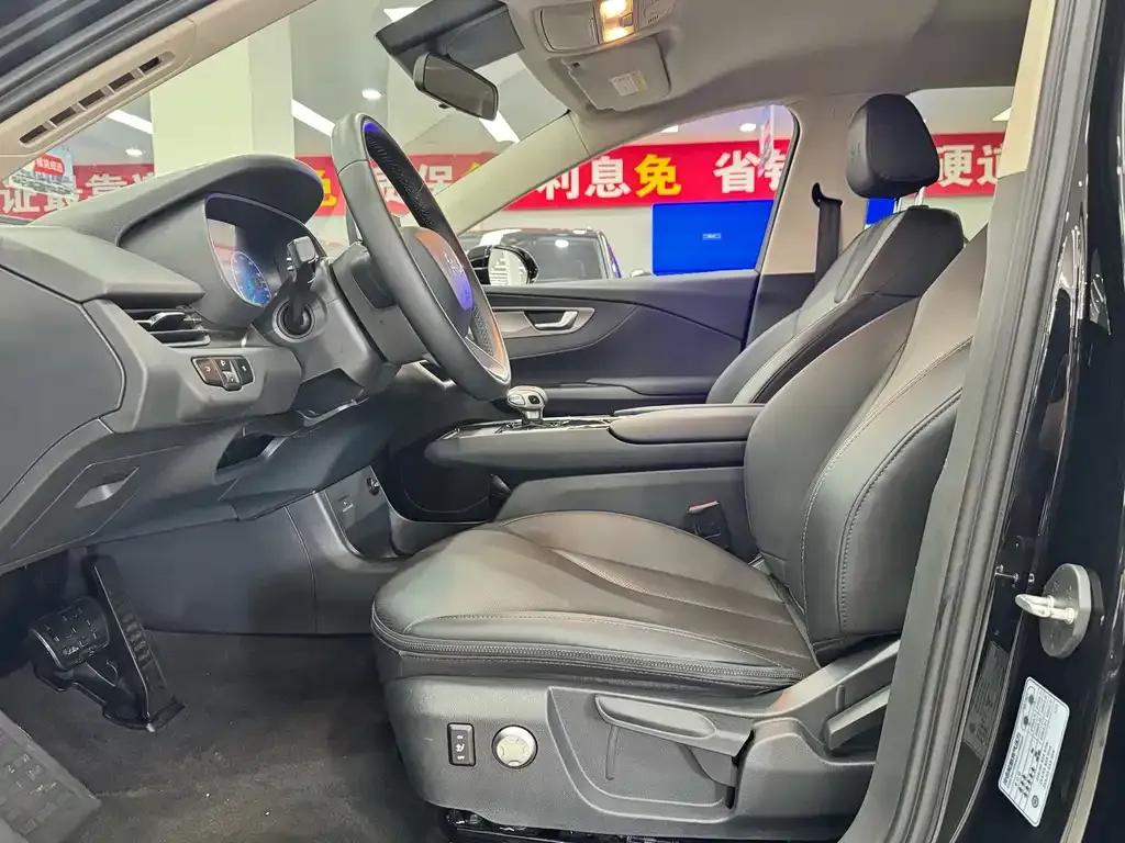 Hongqi E-QM5 — фото 7