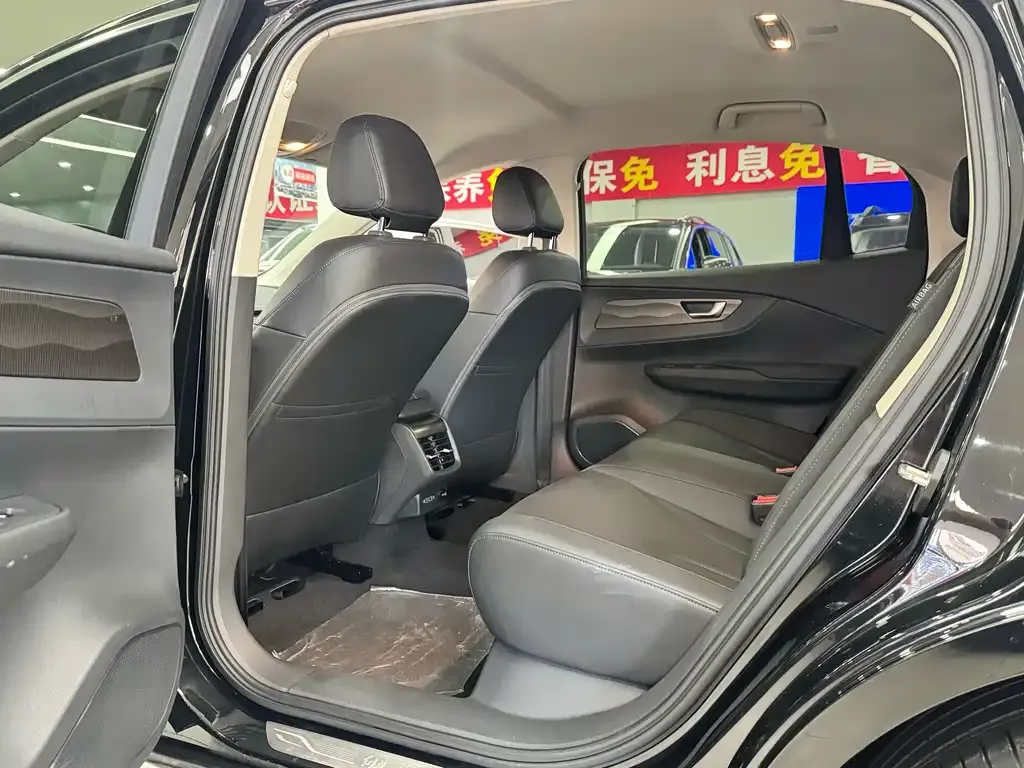 Hongqi E-QM5 — фото 6