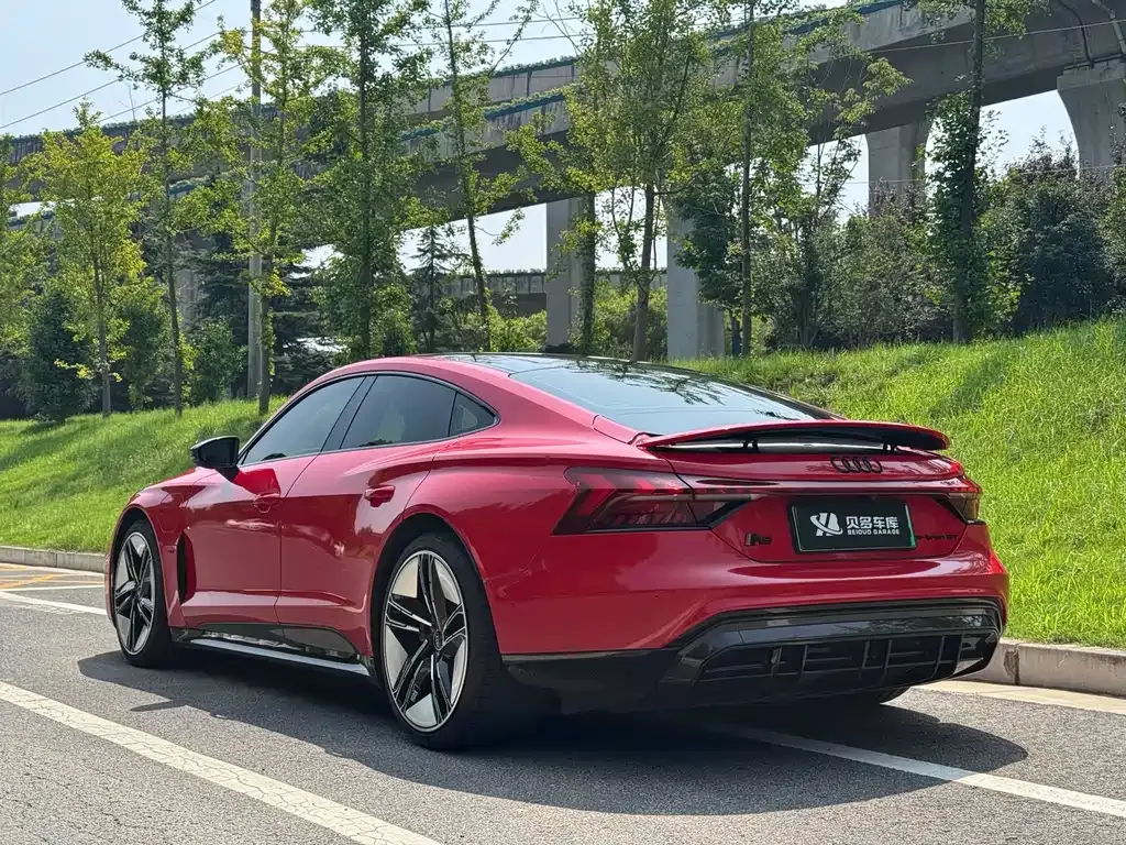 Audi e-tron GT — фото 8