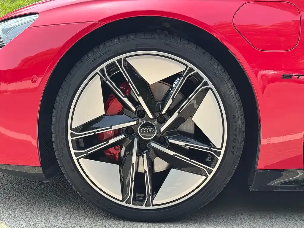 Audi e-tron GT — фото 9