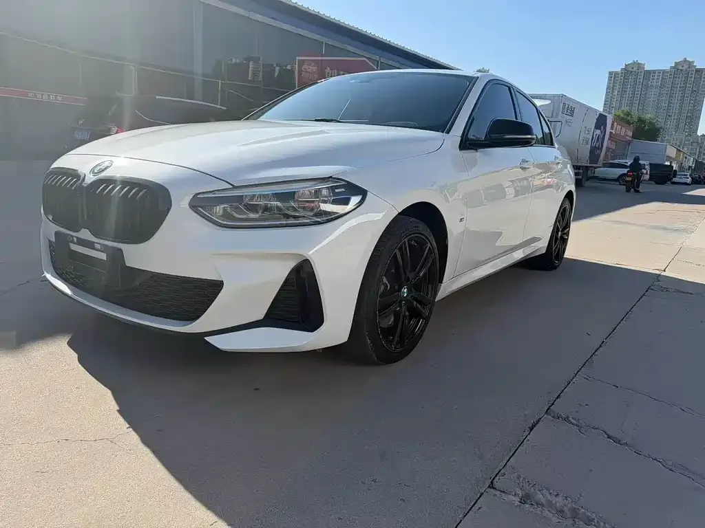 BMW 1 Series — фото 1