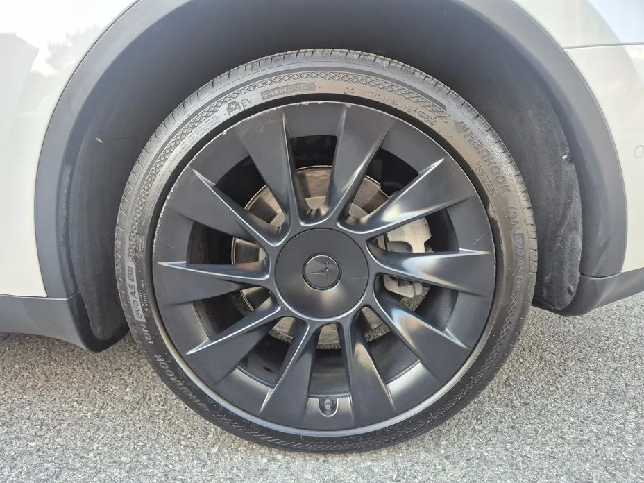 Tesla Model Y — фото 5