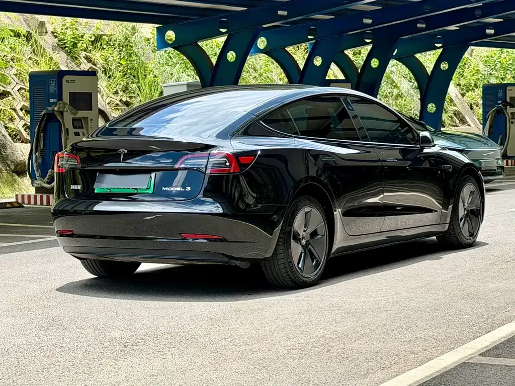 Tesla Model 3 — фото 10