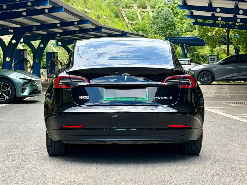 Tesla Model 3 — фото 8