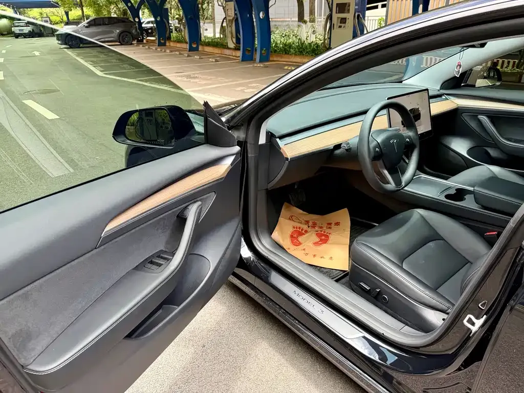 Tesla Model 3 — фото 5