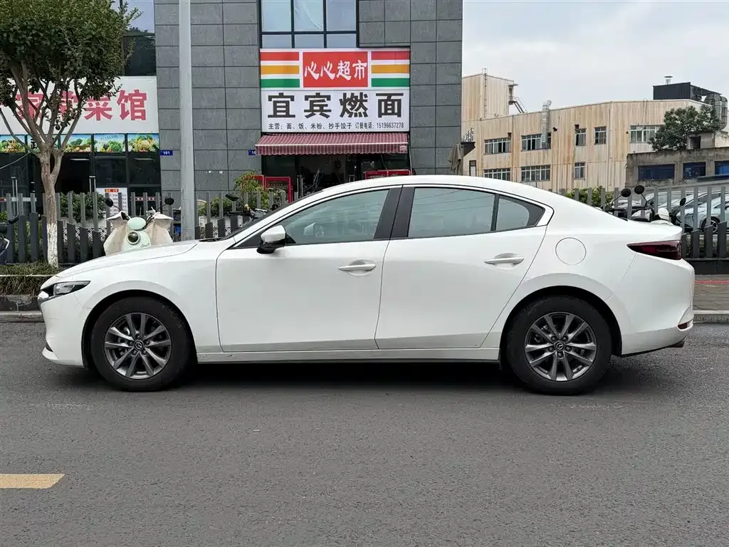 Mazda 3 Axela — фото 10
