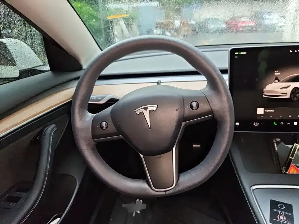 Tesla Model 3 — фото 5