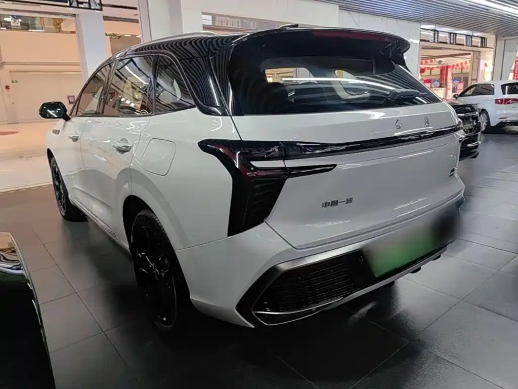 Hongqi HS3 PHEV — фото 7