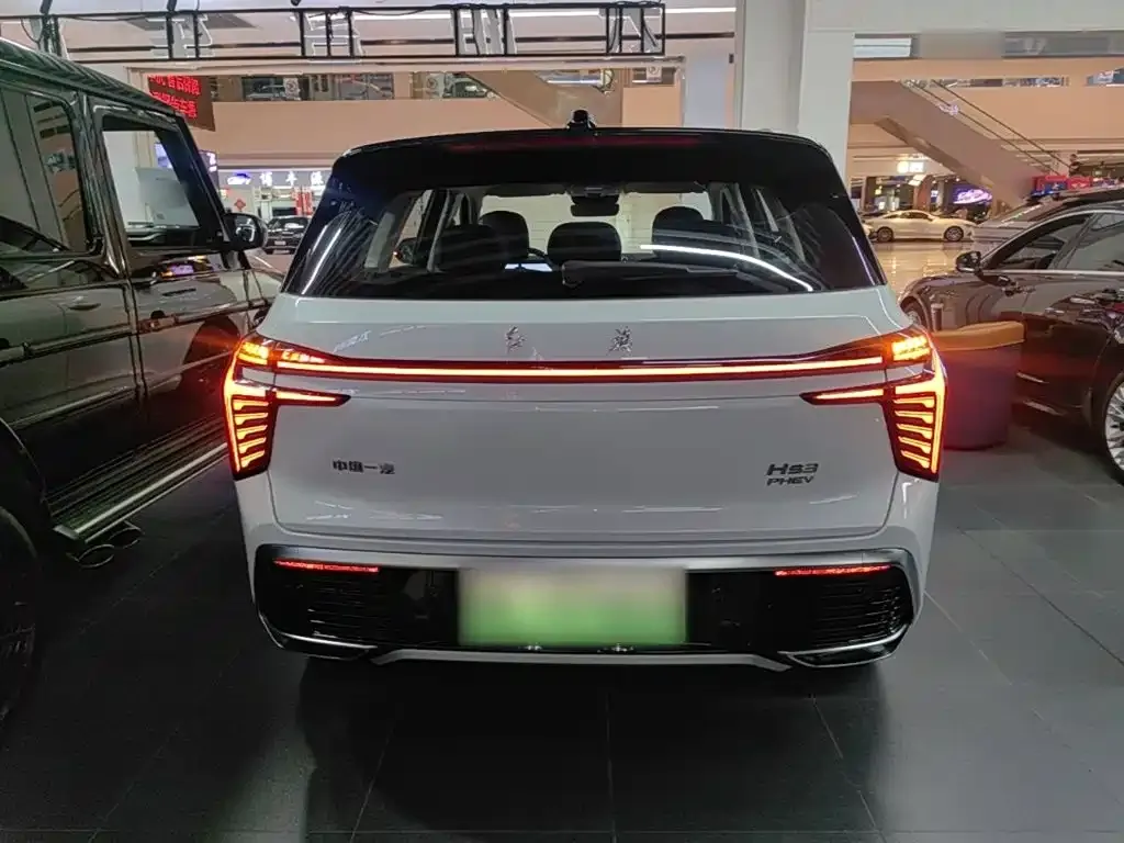 Hongqi HS3 PHEV — фото 10