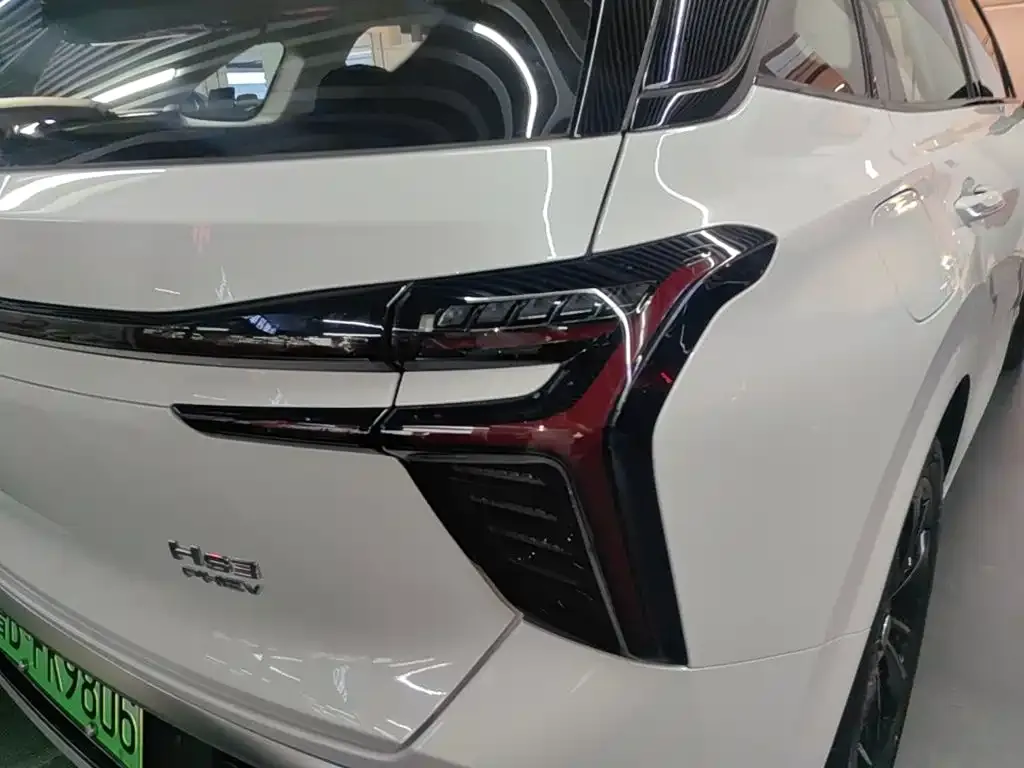 Hongqi HS3 PHEV — фото 2